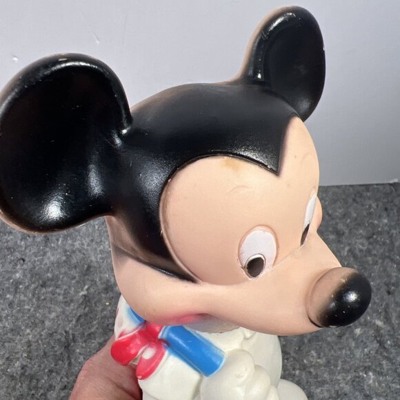 Vtg DELL WALT DISNEY HITCHHIKING HOBO MICKEY MOUSE SQUEAKY TOY - Picture 7 of 15